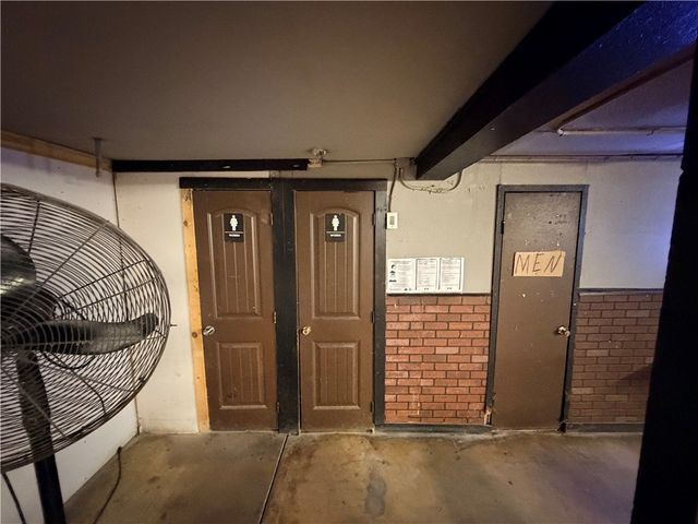 3239 W Commerce St, San Antonio, TX 78207