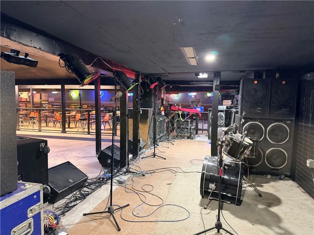 3239 W Commerce St, San Antonio, TX 78207