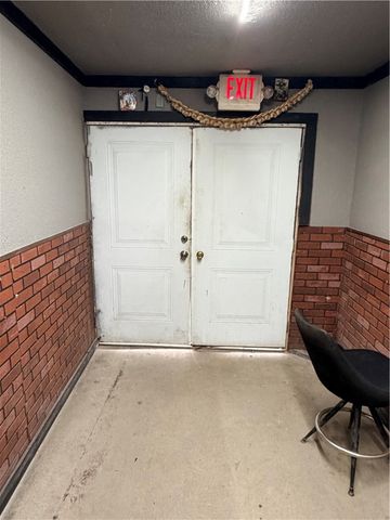 3239 W Commerce St, San Antonio, TX 78207