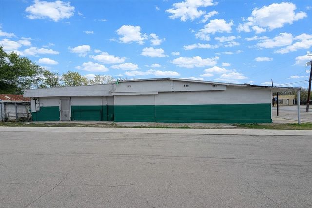 3239 W Commerce St, San Antonio, TX 78207