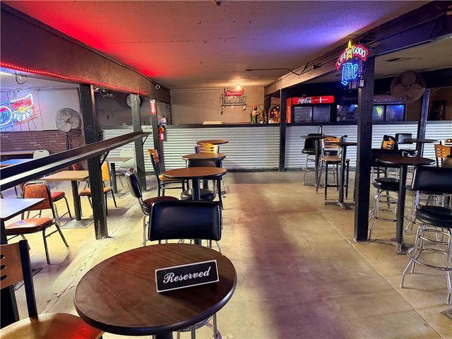 3239 W Commerce St, San Antonio, TX 78207