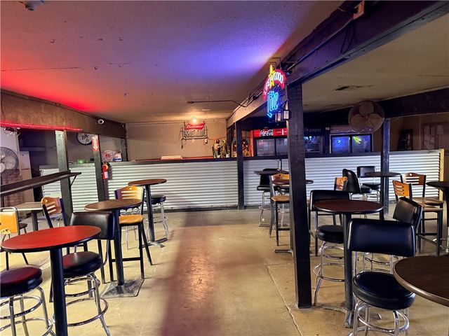 3239 W Commerce St, San Antonio, TX 78207