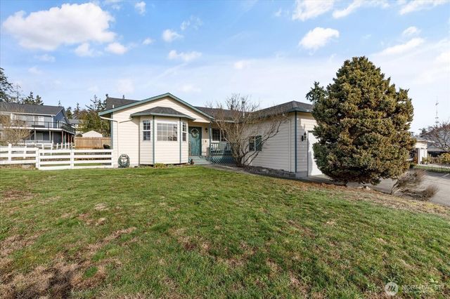 387 SW Stroops Drive, Oak Harbor, WA 98277