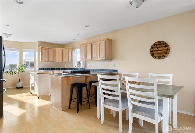 387 SW Stroops Drive, Oak Harbor, WA 98277