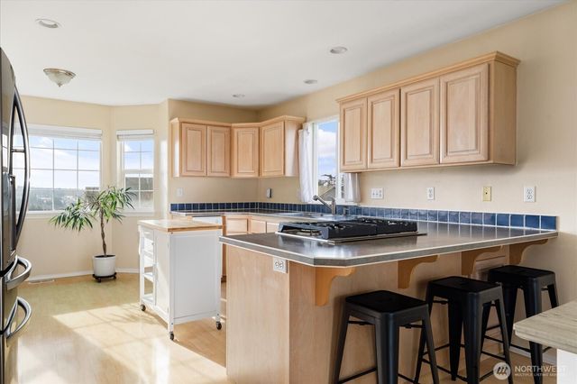 387 SW Stroops Drive, Oak Harbor, WA 98277