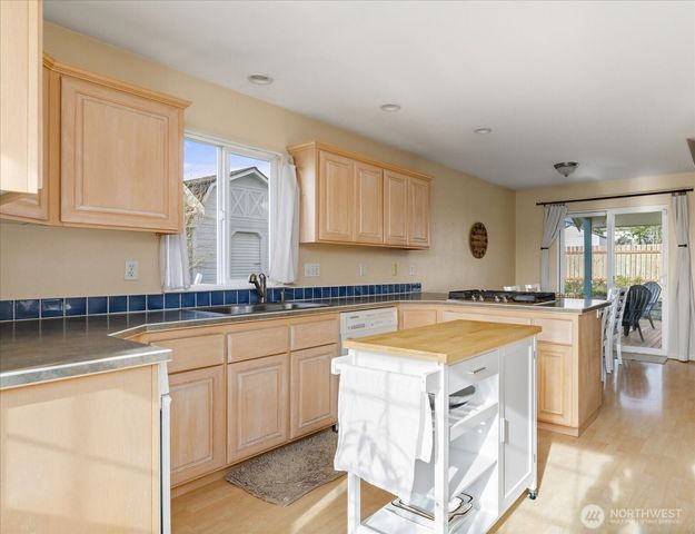 387 SW Stroops Drive, Oak Harbor, WA 98277