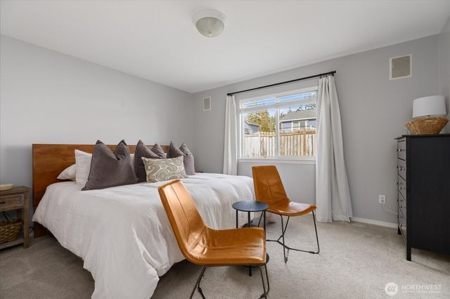 387 SW Stroops Drive, Oak Harbor, WA 98277