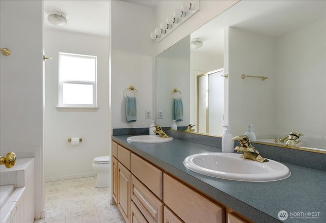 387 SW Stroops Drive, Oak Harbor, WA 98277