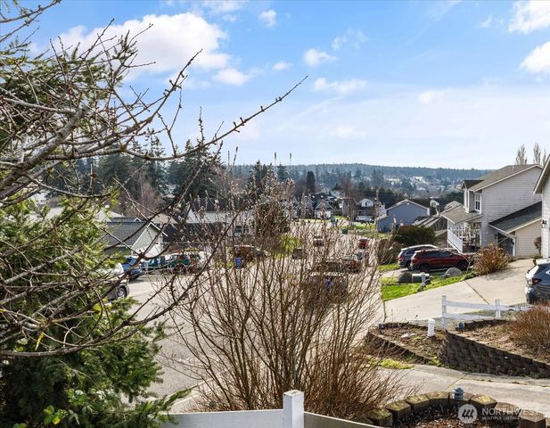 387 SW Stroops Drive, Oak Harbor, WA 98277