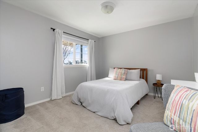 387 SW Stroops Drive, Oak Harbor, WA 98277