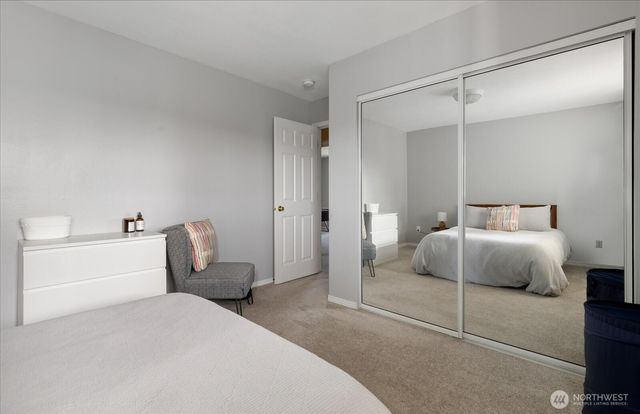 387 SW Stroops Drive, Oak Harbor, WA 98277