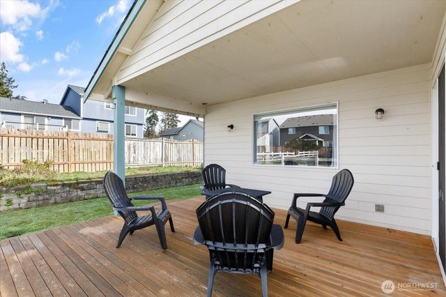 387 SW Stroops Drive, Oak Harbor, WA 98277