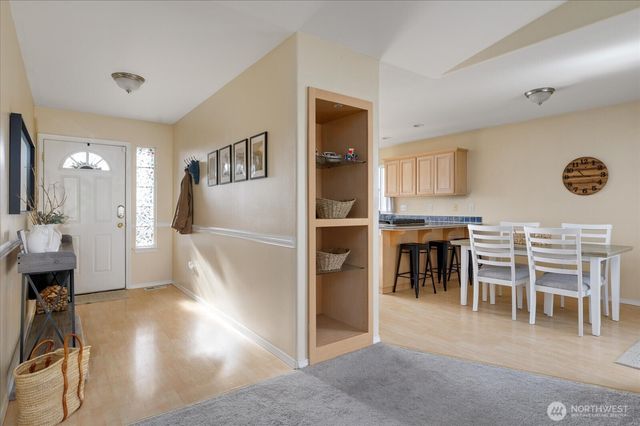 387 SW Stroops Drive, Oak Harbor, WA 98277