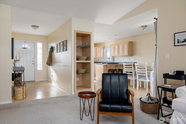 387 SW Stroops Drive, Oak Harbor, WA 98277