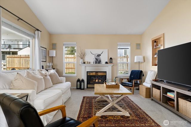 387 SW Stroops Drive, Oak Harbor, WA 98277