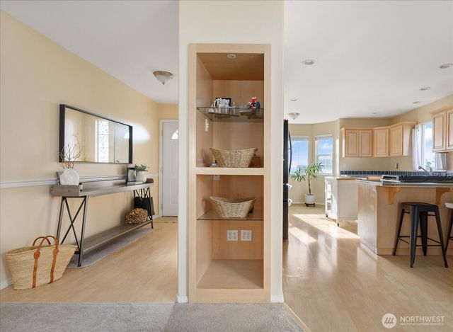 387 SW Stroops Drive, Oak Harbor, WA 98277