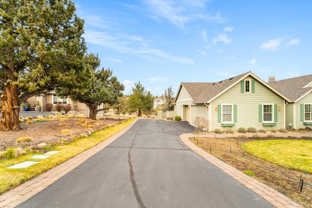 447 Highland Meadow Loop, Redmond, OR 97756