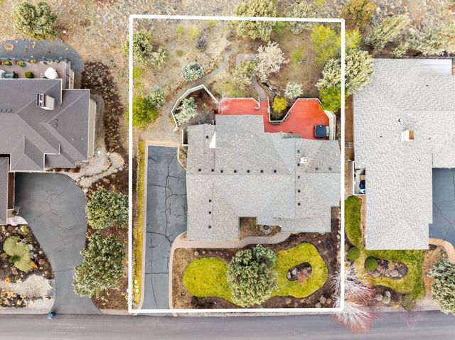 447 Highland Meadow Loop, Redmond, OR 97756