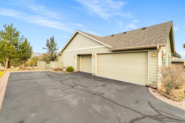 447 Highland Meadow Loop, Redmond, OR 97756