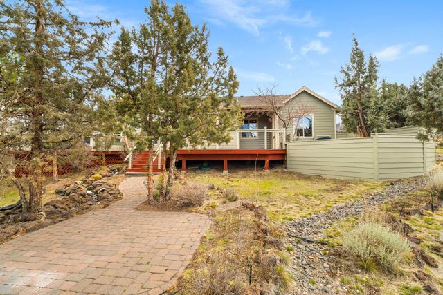 447 Highland Meadow Loop, Redmond, OR 97756