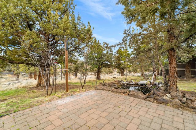 447 Highland Meadow Loop, Redmond, OR 97756