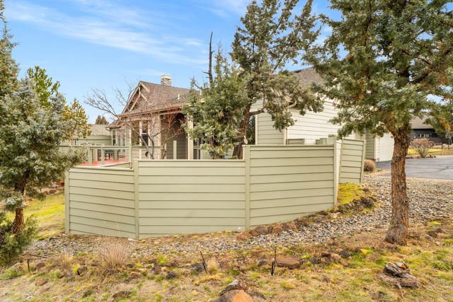 447 Highland Meadow Loop, Redmond, OR 97756