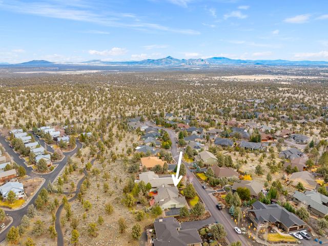 447 Highland Meadow Loop, Redmond, OR 97756