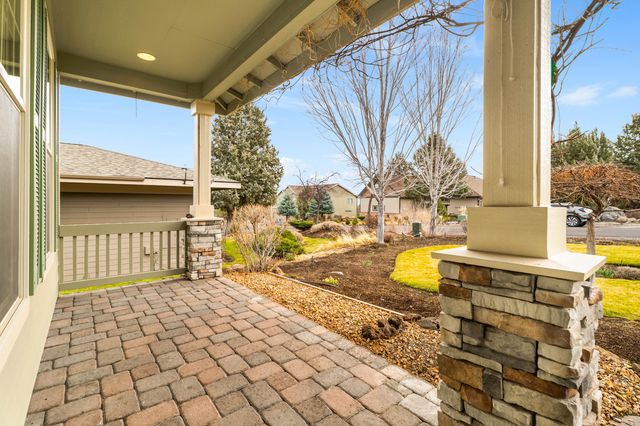 447 Highland Meadow Loop, Redmond, OR 97756