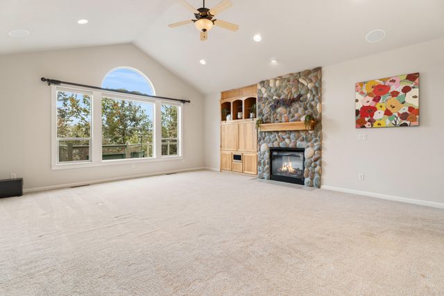 447 Highland Meadow Loop, Redmond, OR 97756