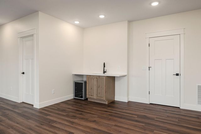 4412 S 86th Road, Bolivar, MO 65613