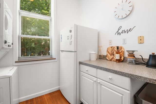 60 Marshal St 4, Brookline, MA 02446