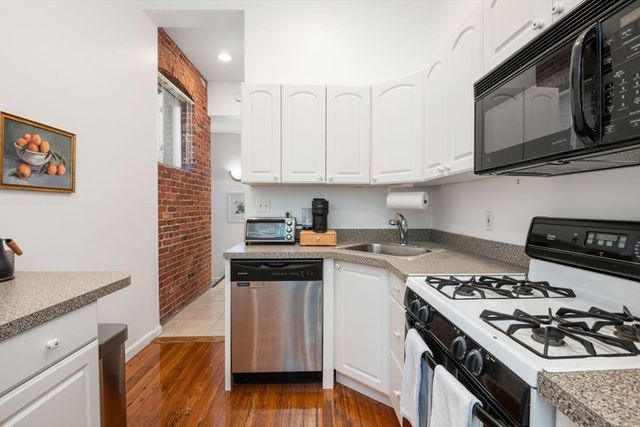 60 Marshal St 4, Brookline, MA 02446