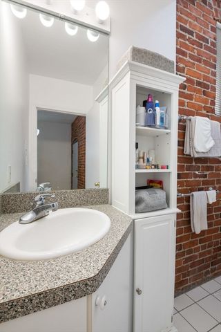 60 Marshal St 4, Brookline, MA 02446