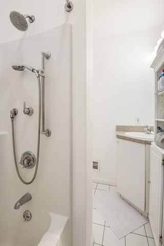 60 Marshal St 4, Brookline, MA 02446
