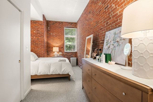 60 Marshal St 4, Brookline, MA 02446