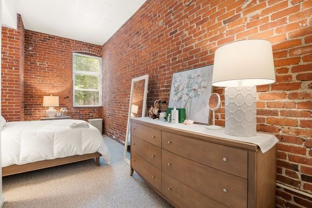 60 Marshal St 4, Brookline, MA 02446