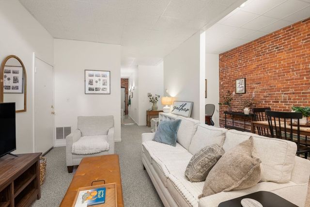 60 Marshal St 4, Brookline, MA 02446