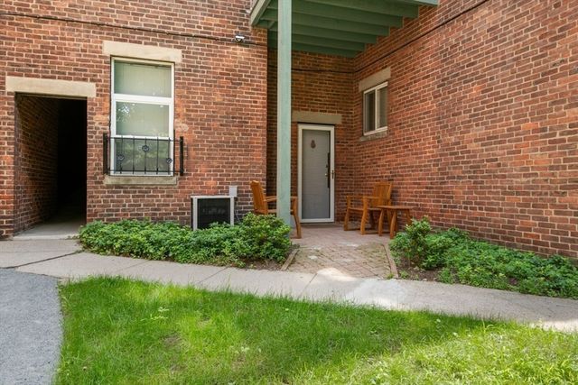60 Marshal St 4, Brookline, MA 02446