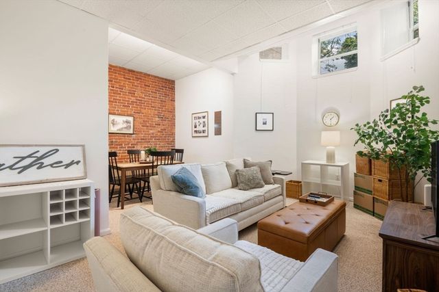 60 Marshal St 4, Brookline, MA 02446