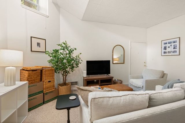 60 Marshal St 4, Brookline, MA 02446