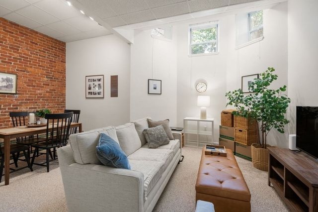 60 Marshal St 4, Brookline, MA 02446