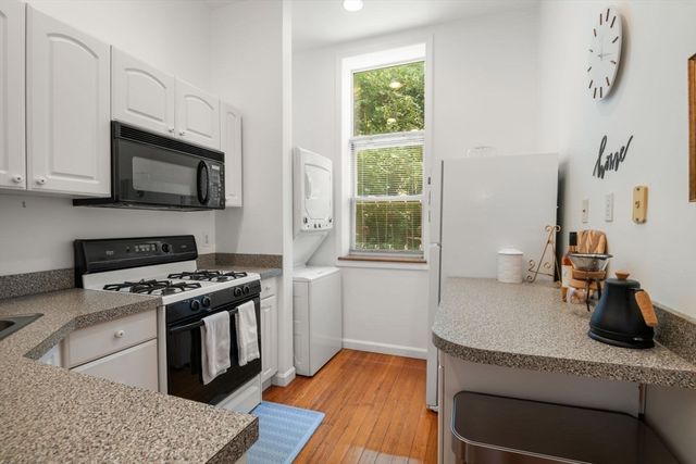 60 Marshal St 4, Brookline, MA 02446