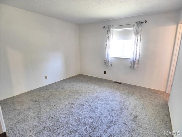 2580 Hedgerow Drive, Florissant, MO 63031