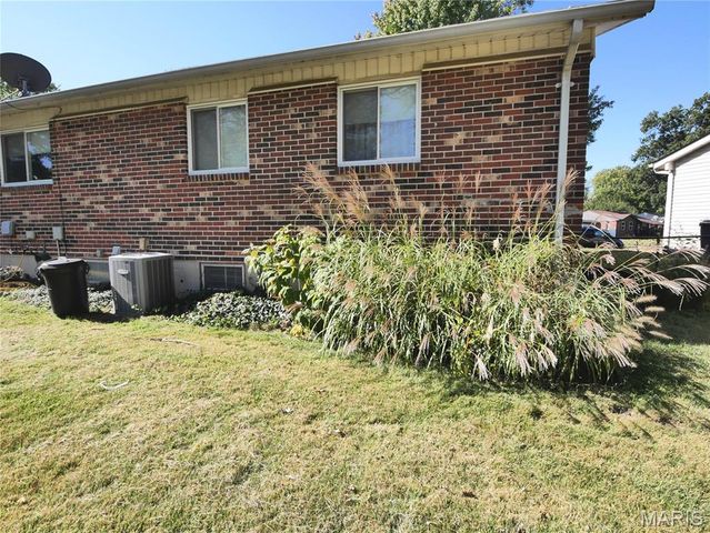 2580 Hedgerow Drive, Florissant, MO 63031