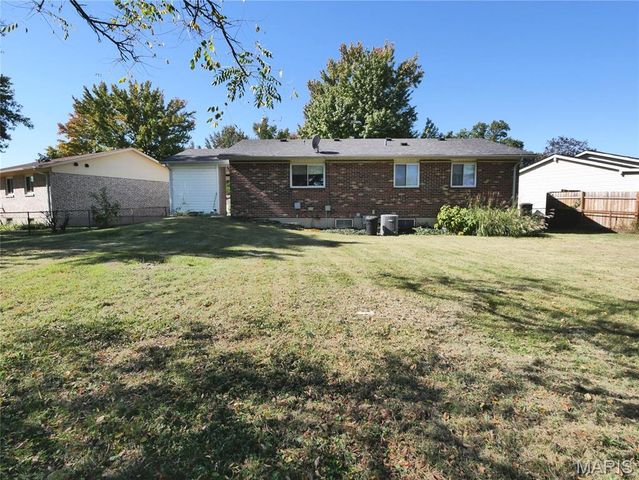 2580 Hedgerow Drive, Florissant, MO 63031
