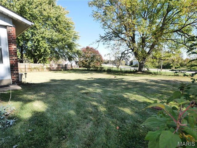 2580 Hedgerow Drive, Florissant, MO 63031