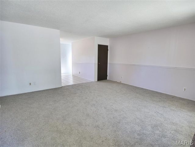 2580 Hedgerow Drive, Florissant, MO 63031