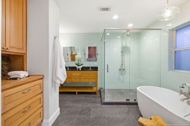 304 HUB DR, Wimberley, TX 78676