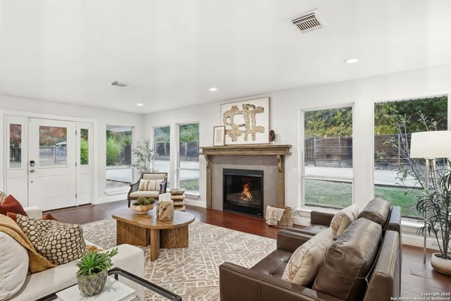 304 HUB DR, Wimberley, TX 78676