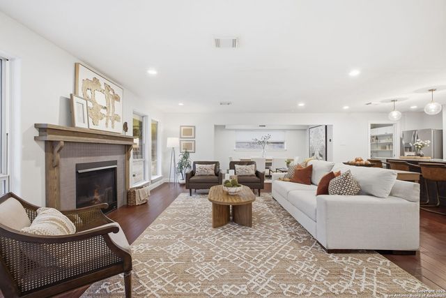 304 HUB DR, Wimberley, TX 78676